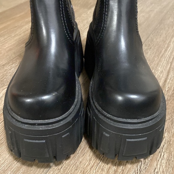 NWOT Dolls Kill Current Mood Rebel Core Chelsea Style Chunky Black Ankle Boots - Picture 7 of 9